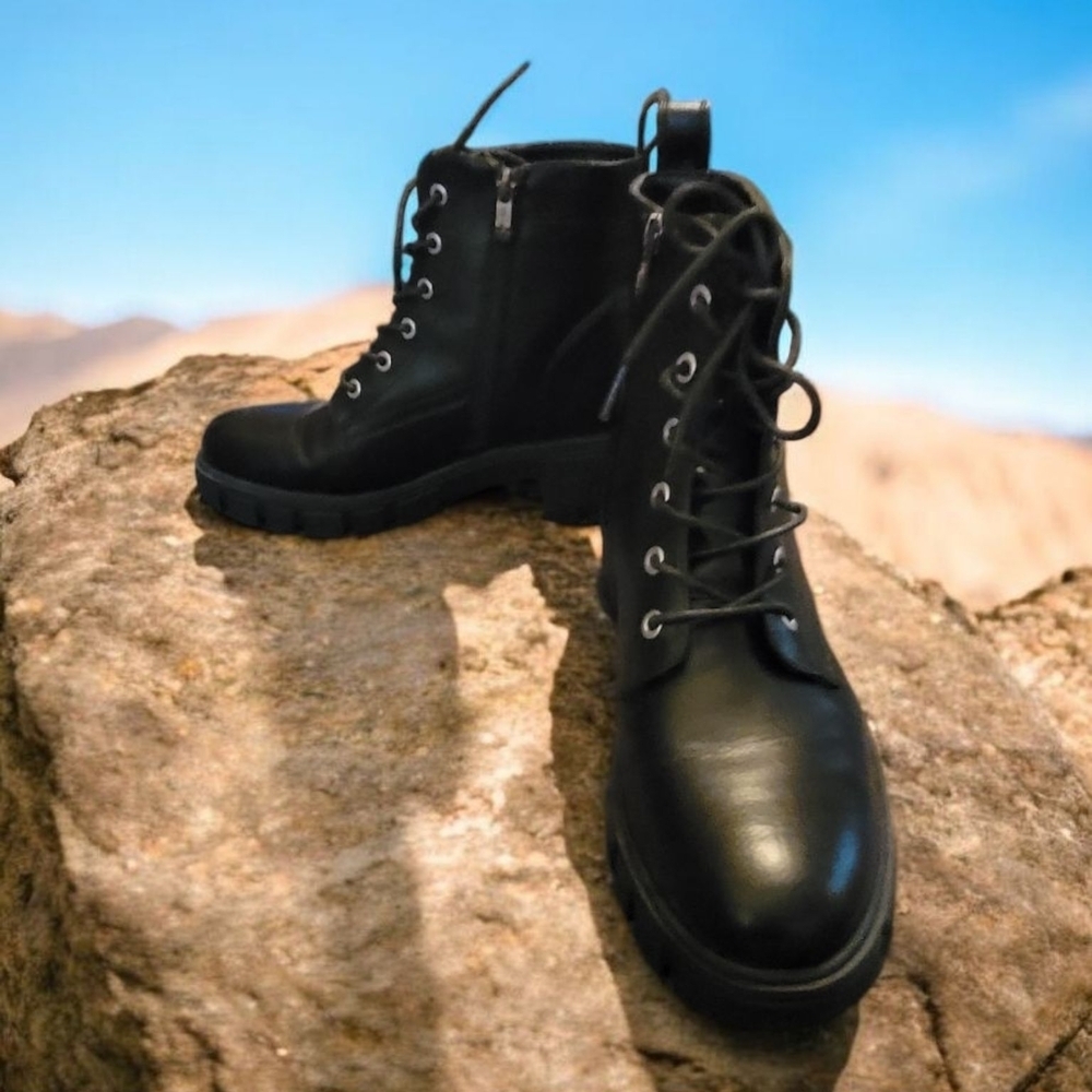 Women's size 10 lace up Vepose New York Black Boots - Picture 7 of 10